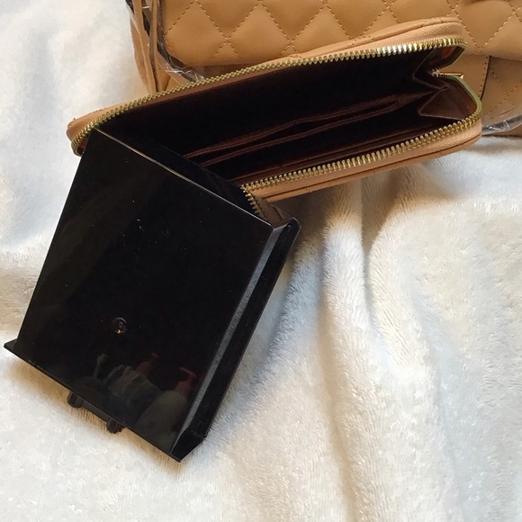 DESIGNER INSPIRED QUILTED TAN  SHOULDER BAG, NWT - Picture 6 of 8